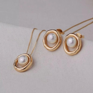 CONJUNTO dourado com pérola