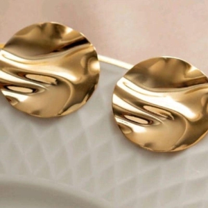 BRINCO MAXI OURO CIRCULO MARTELADO P