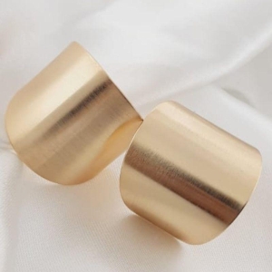 ARGOLA MAXI OURO ESCOVADO