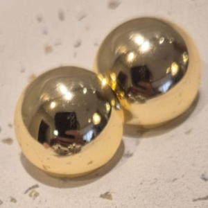 BRINCO MEIA ESFERA M OURO