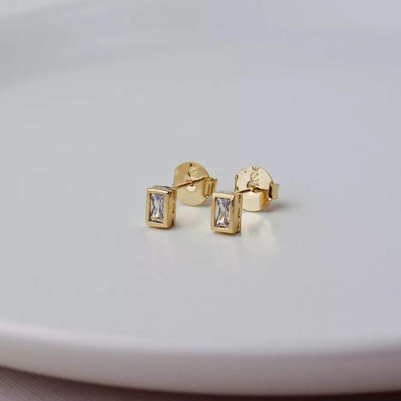 BRINCO RETANGULAR CRISTAL OURO