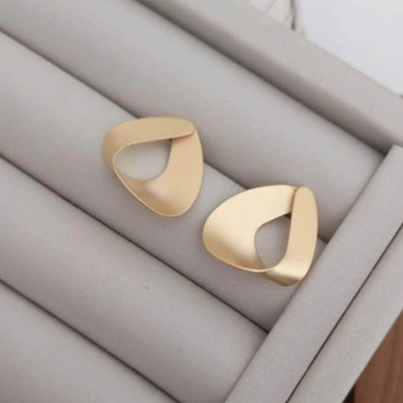 BRINCO ORGANICO OURO ACETINADO