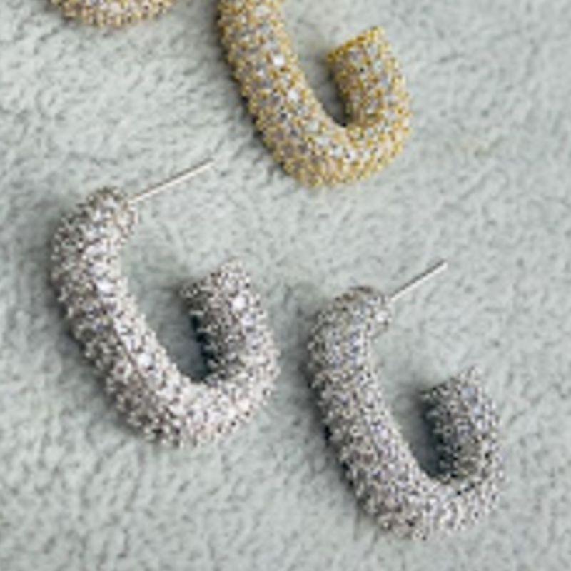 BRINCO ARGOLA LUXO CRAVEJADA