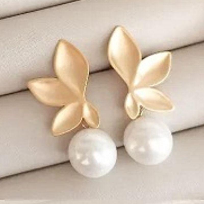 BRINCO ORGANICO FLOR DOURADO E PEROLA