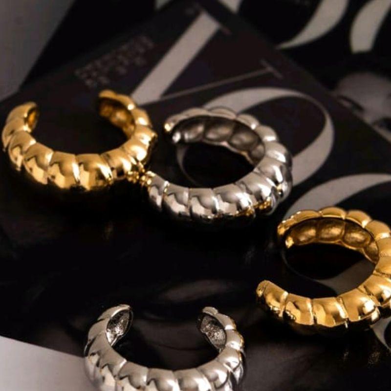 PAR PIERCING FAKE PEQUENO OURO