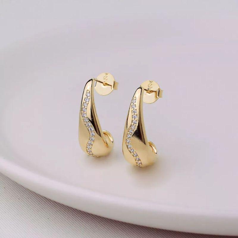 Brinco dourado gota cravejada cristal