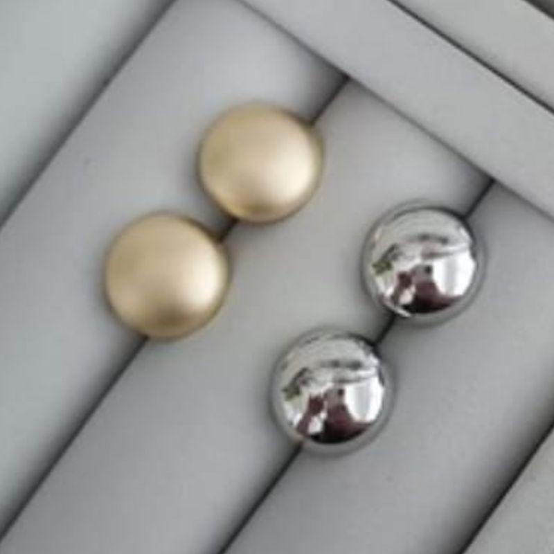 BRINCO MEIA ESFERA OURO ACETINADO M
