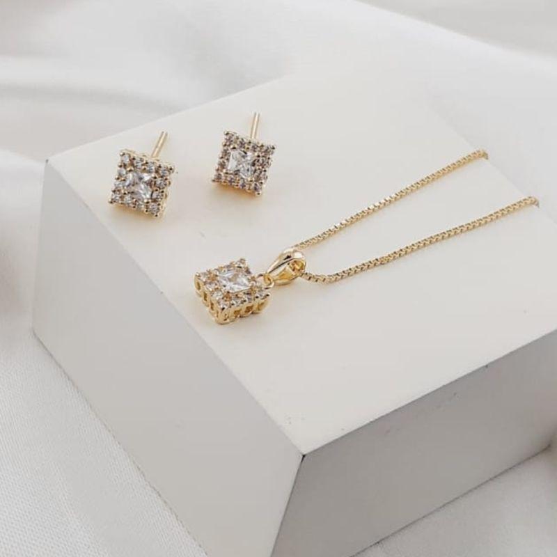 CONJUNTO CRAVEJADO QUADRADO OURO